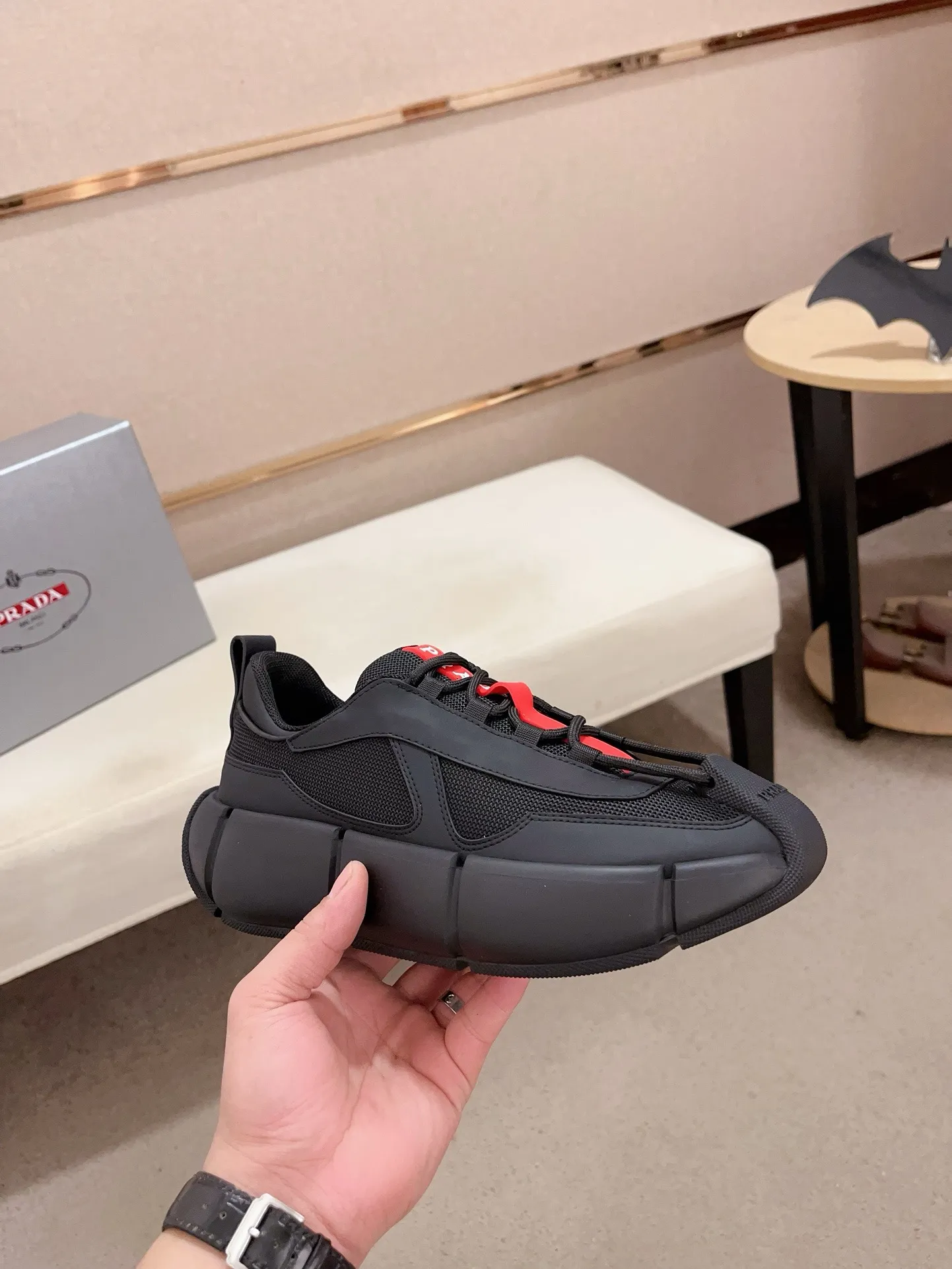 Men's shoes 💰 540💰 ✔️✔️✔️High version High-quality new PRADA (Prada) counters are launched simultaneously, new men's shoes, 😘fabrics are selected from first-layer cowhide. Lining: imported elastic mesh➕cowhide lining. 👍🏿High-end☄️Open-molded non-slip rubber outsole, exquisite lines, simple and elegant, comfortable and high-end for leisure travel. Number of yards: 38 to 44. (Can be customized for 45 non-refundable)